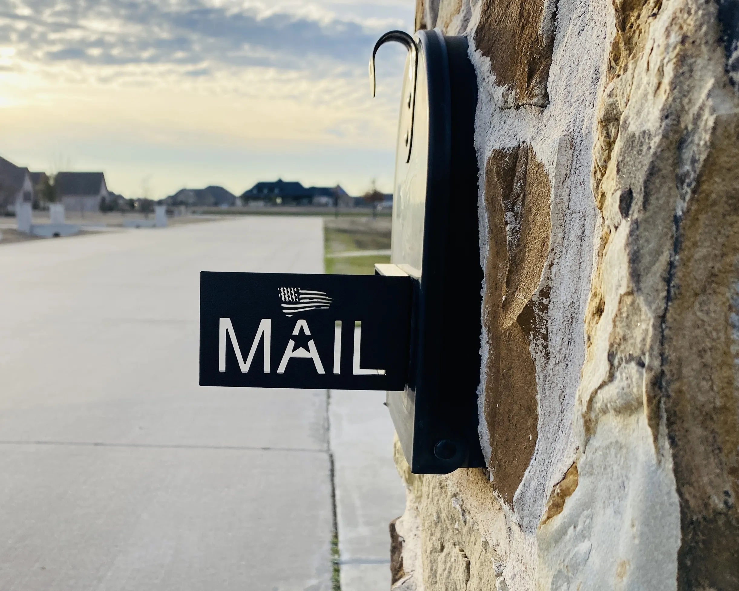 Front mount Mailbox Black Security flag with the word Mail and a Tattered flag icon